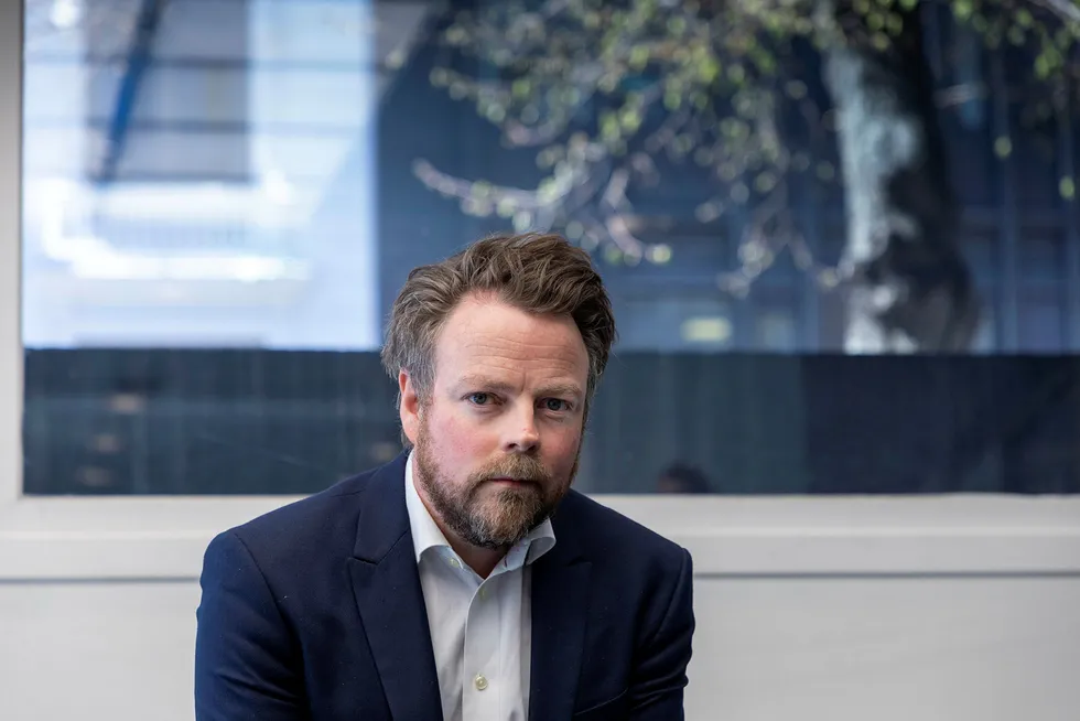 Arbeids- og sosialminister Torbjørn Røe Isaksen (H) varsler penger til å følge opp nytt regelverk for innleie i revidert nasjonalbudsjett.