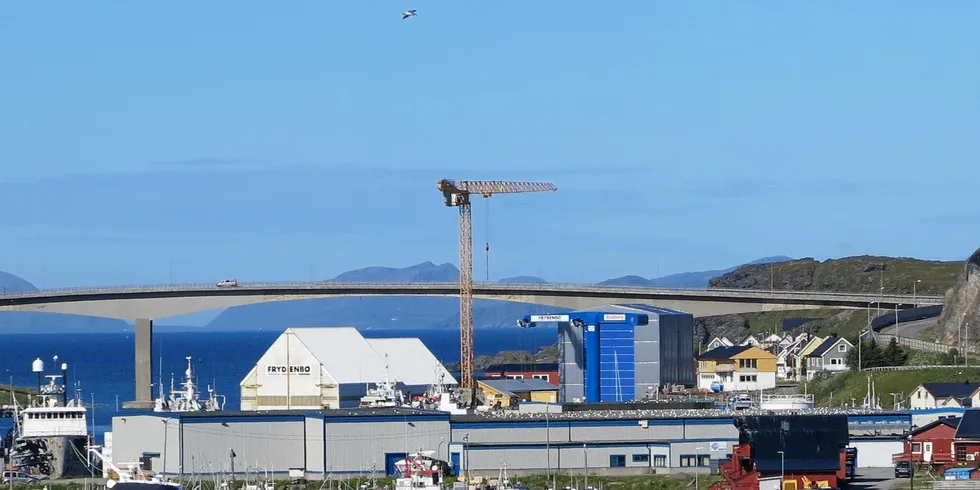 Havøysund havn i Vest-Finnmark er et av prosjektene som har fått statlige midler til utbedring. Kommunen fik 2,35 millioner kroner, og må dermed stille med samme beløp for å få på plass det nye flytebryggeanlegget.