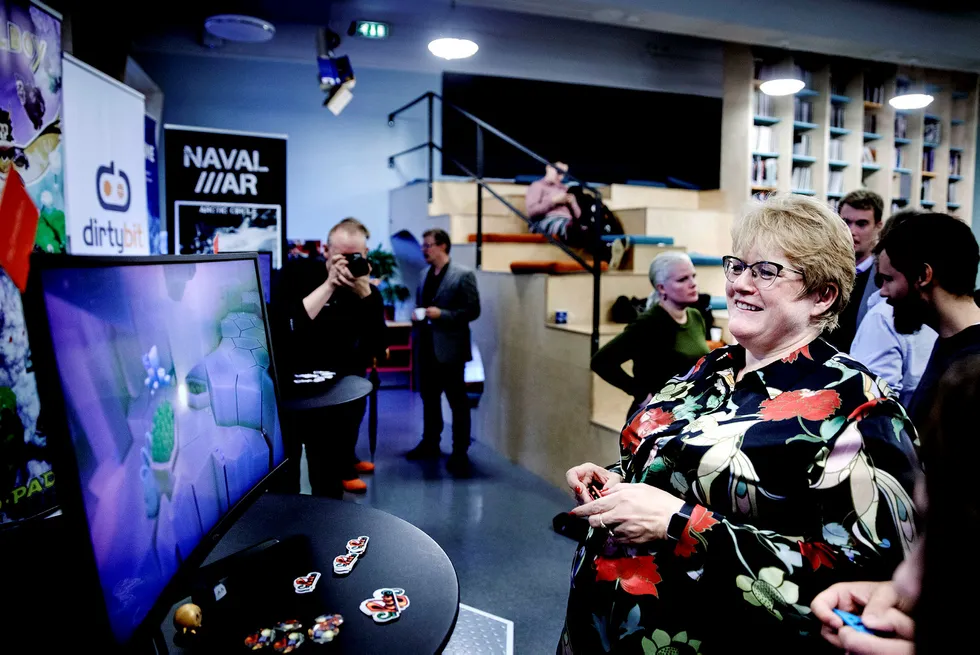 Venstre-leder og kulturminister Trine Skei Grande la frem regjeringens dataspillstrategi på Bergen offentlige bibliotek og testet spillet «Pode».