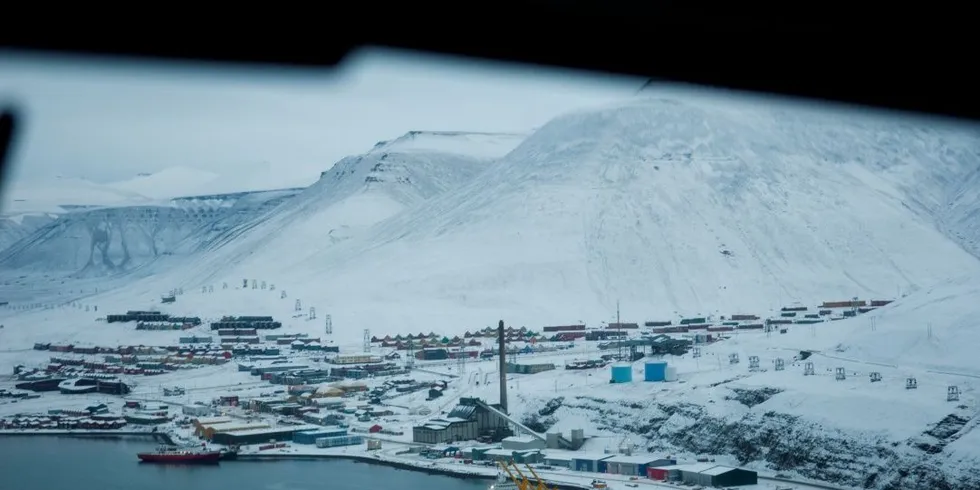 For fire år siden begynte planlegging av den nye havna i Longyearbyen. Nå må politikerne tenke nytt når fiskemottak står på agendaen. Alle foto: Kjersti Kvile