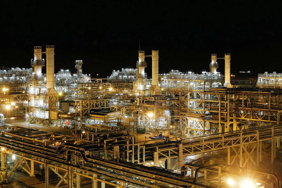 Polymers lure: Sour oil and by-pass gas processing facilities at the Tengiz field in Kazakhstan