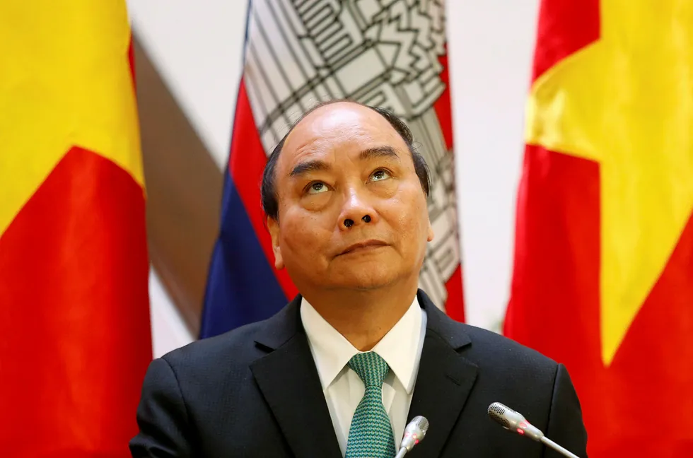 Vietnams statsminister Nguyen Xuan Phuc har innført en rekke regler for offentlig ansatte.