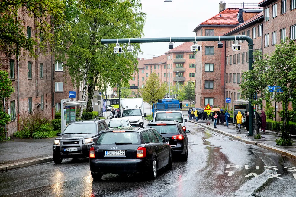 Planen er at bompenger skal finansiere nesten tre fjerdedeler av nye vei- og kollektivtiltak i Oslo og Akershus. Her fra Carl Berners plass i Oslo.