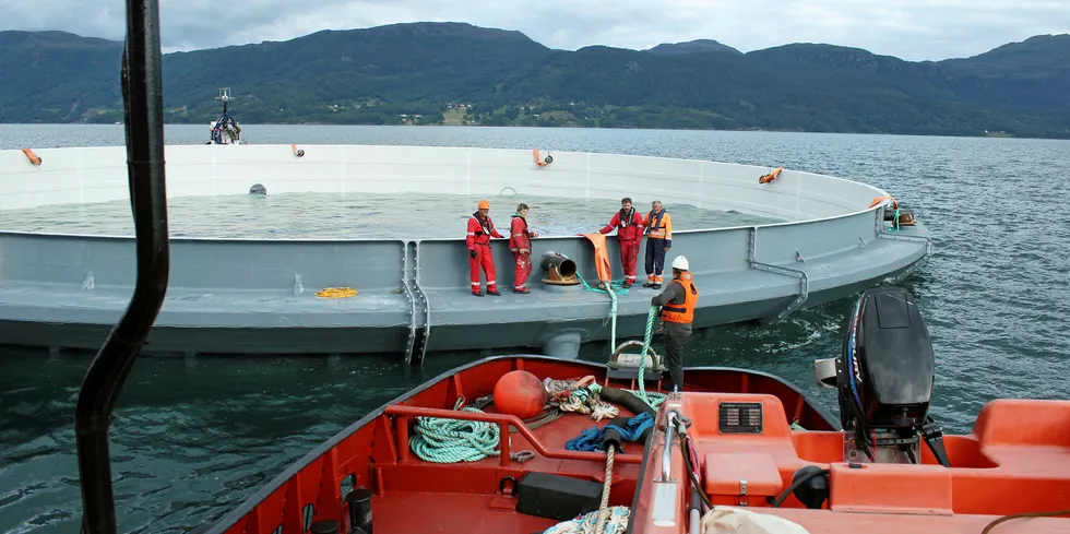 Eksempel på lukket anlegg - teknologi Norge er god på. Blir Norge like god på forretning som vi er til å utvikle teknologi og løsninger, kan akvakultur bli til nasjonens viktigste marine næring, mener gjesteskribentene.