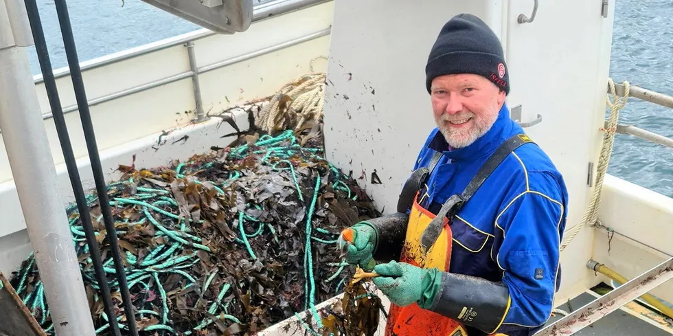 Bjarni S. Sigurdsson har både fisket og skrevet hovedfagsoppgave om rognkjeksen. Men på forrige tur ble det mer tare enn fisk i garnene.