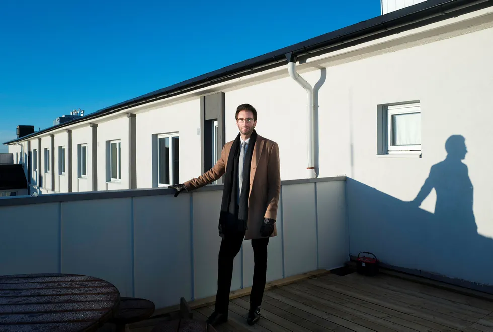 Eiendomsmegler Konstantin Karlsson i Nordvik bolig har solgt rundt 20 små leiligheter i borettslaget i Stavangergata på Bjølsen i år. Han er ikke bekymret for at høye kvadratmeterpriser skal skremme bort kjøpere når det går tregere i boligmarkedet.