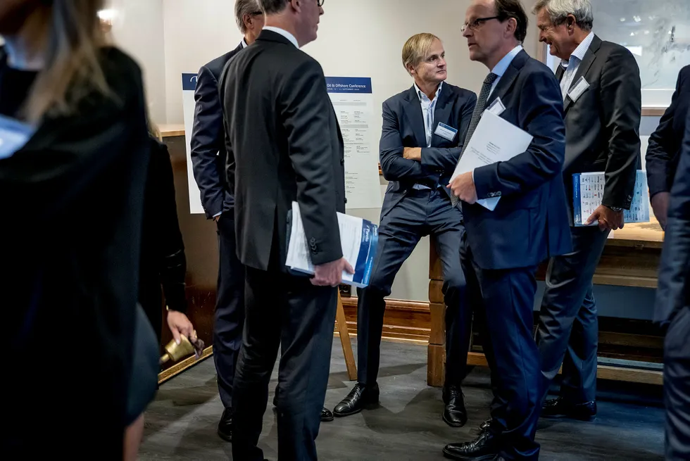 Investor Øystein Stray Spetalen brukte mye av tiden på Pareto-konferansen forrige uke i hjørnet utenfor hovedsalen. Han fikk sjelden sitte alene.