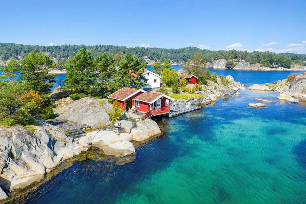Auen Vasiusholmen i Blindleia ble kjøpt for 9000 kroner i 1966 og bebygget med en enkel hytte på 50 kvadratmeter samt sjøbod og vedskjul.