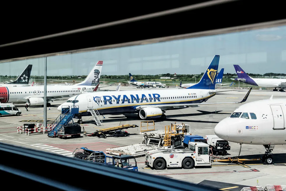 Ryanair-fly på flyplassen i Dublin. Piloter varsler nå streik.