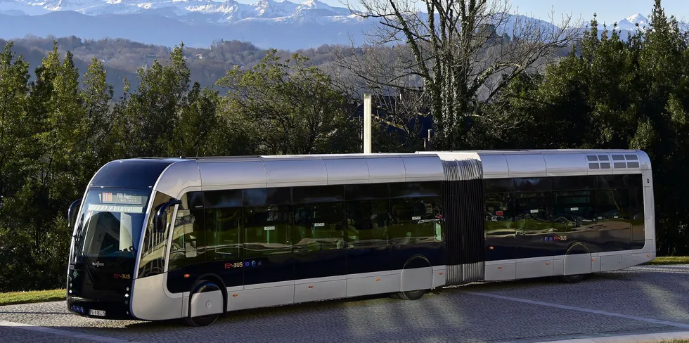 A hydrogen-powered "bus-tram", like the ones planned for Montpellier, in the French city of Pau.