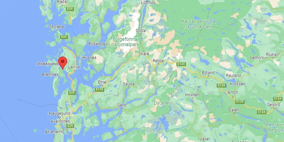 Rømminga skjedde ved eit av anlegga til Bremnes Seashore i Stokksund. Skjermdump.