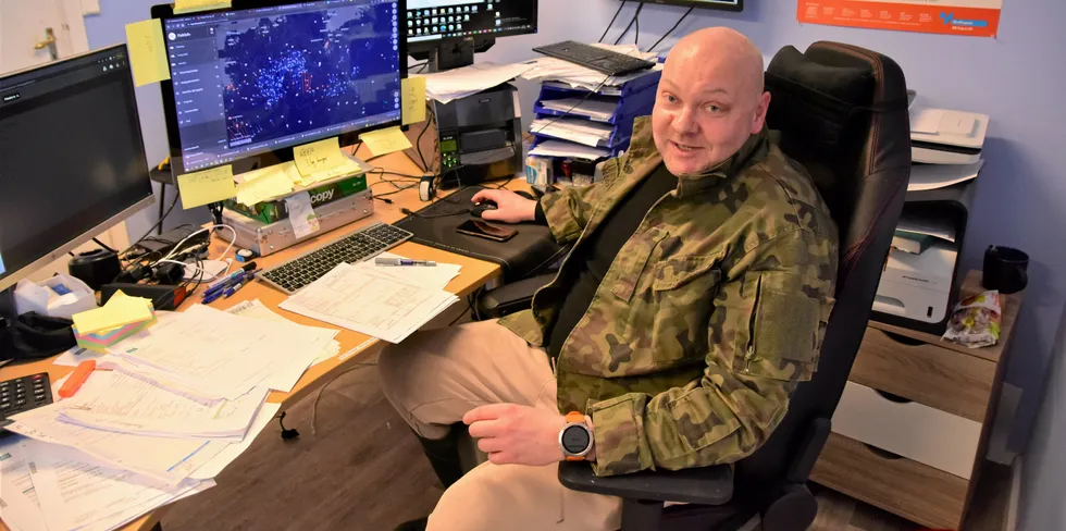 Daglig leder Rafal Szatanik og de ansatte ved fiskebruket Gadus Norway i Henningsvær venter spent på det store skreiinnsiget.