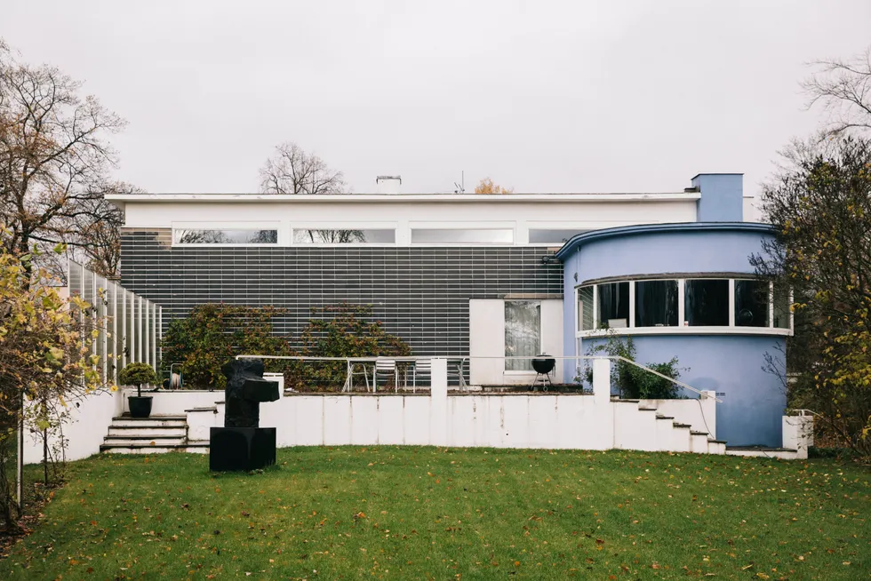 Villa Damman i Havna allé er ifølge Riksantikvaren et av modernismens hovedverk. Her har forlegger Erling Kagge bodd i over tyve år. Onsdag 13. september inviterte han på middag.