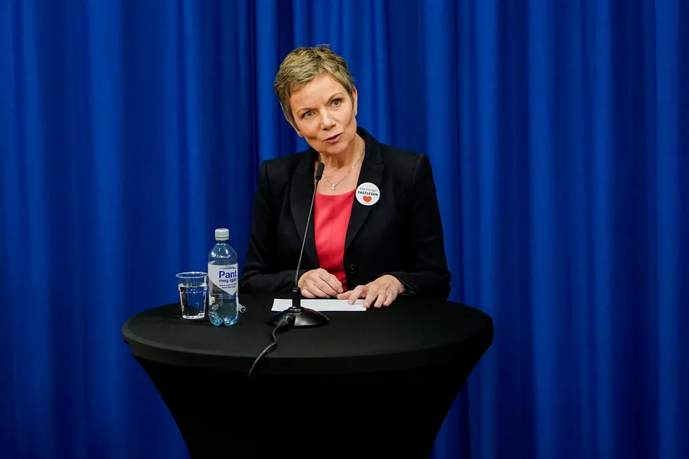 President i Den norske legeforening Marit Hermansen tar ut medlemmer i streik.