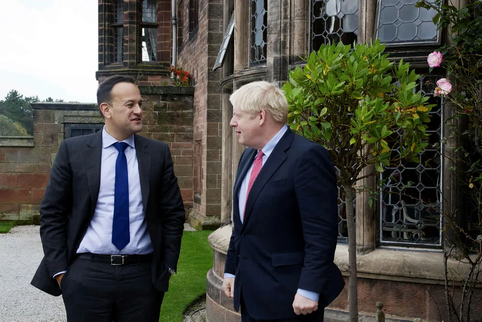 Den britiske statsministeren Boris Johnson og Irlands Leo Varadkar ser «en vei til en brexit-avtale» før neste ukes EU-toppmøte.