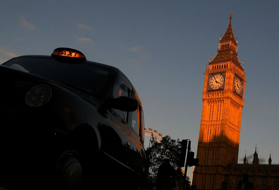 Londons kjente "black cabs" bidrar til sterk forurensning. Foto: TOBY MELVILLE