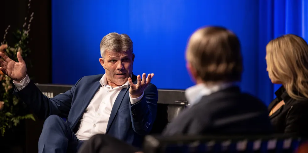 Fiskeri- og havminister Bjørnar Skjæran, her avbildet under en debatt på årssamlingen til Sjømat Norge.