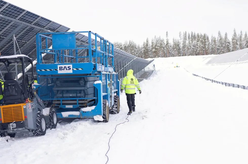 Selv i Norge øker strømproduksjonen fra sol vinterstid. Før jul kom Norges første solkraftkonsesjon på nett, Furuseth solkraftverk i Stor-Elvdal. Sol utgjorde 5 prosent av strømproduksjonen i 30 europeiske land i første kvartal.