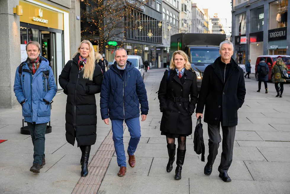 Fra venstre Knut Røed, Kari Due-Andresen, Ragnar Torvik, Hilde Bjørnland og Steinar Holden i DNs rentepanel