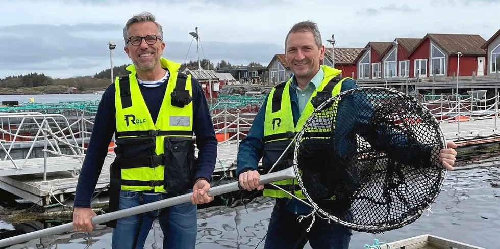 Sten Roald Lorentzen (til høyre på bildet) har overtatt som adm.dir i Aquaculture Innovation AS, mens Rolf Nordmo fortsetter i konsernet som leder for Eco Fjord Farming AS og Codfarm AS, samt fagområdene fiskehelse og fiskevelferd.