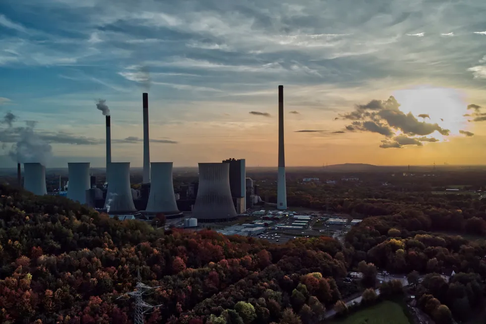 Tyske CDU åpner for en ny satsing på atomkraft, selv om det ble besluttet at all atomkraft skulle fases ut innen 2022. Bildet er fra et tysk kullkraftverk i Gelsenkirchen.
