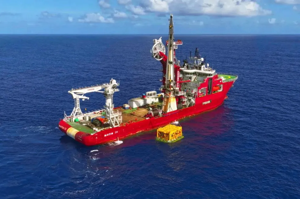 The Hai Yang Shi You 286 carried out the installation of manifolds for the Lingshui 25-1 deepwater gas development in the South China Sea.