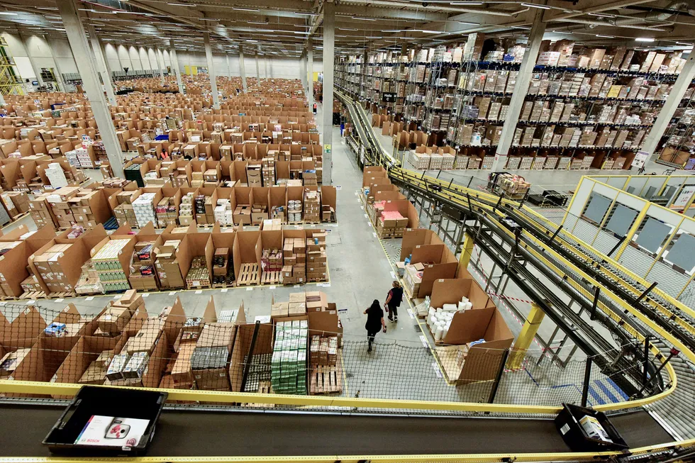 Amazon er i ferd med å etablere seg i Sverige. Her er logistikksenteret til Amazon i Rheinberg i Tyskland.