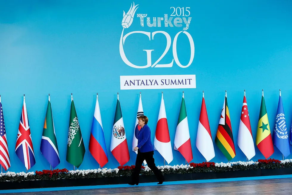 Forbundskansler Merkel har nemlig invitert Norge og Nederland inn i G20 som observatører, skriver artikkelforfatteren. Foto: Murad Sezer/Reuters/NTB Scanpix