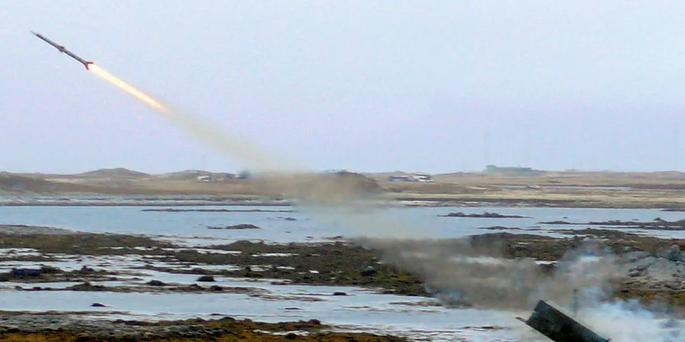 UTSKYTING: Her er det Forsvaret som tester raketter fra Nordmela på Andøya.