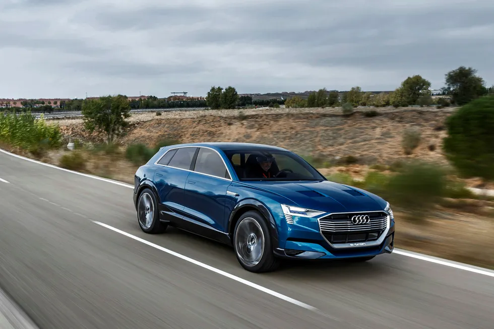 Audi E-tron Quattro Concept er basis for Audi E-tron, som blir den første elbilen fra Audi, i produksjon i 2018. Foto: Audi
