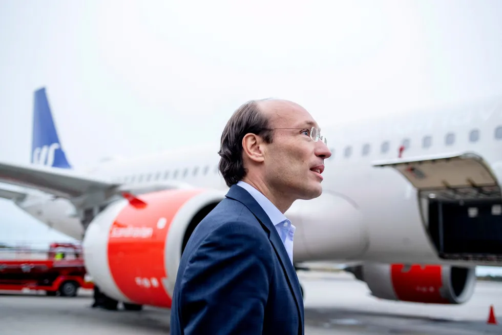 SAS' nye toppsjef Anko van der Werff var nylig innom Oslo lufthavn. Denne uken har han økt presset mot pilotene for å få varlige kostnadskutt.