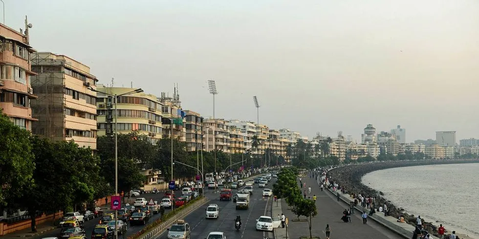 SULT: Det er i India det meste matsvinnet i verden foregår. Nå skal Sintef samarbeide i India for å få ned matsvinnet. Her fra sjøfronten i storbyen Mumbai. Foto: PUNIT PARANJPE