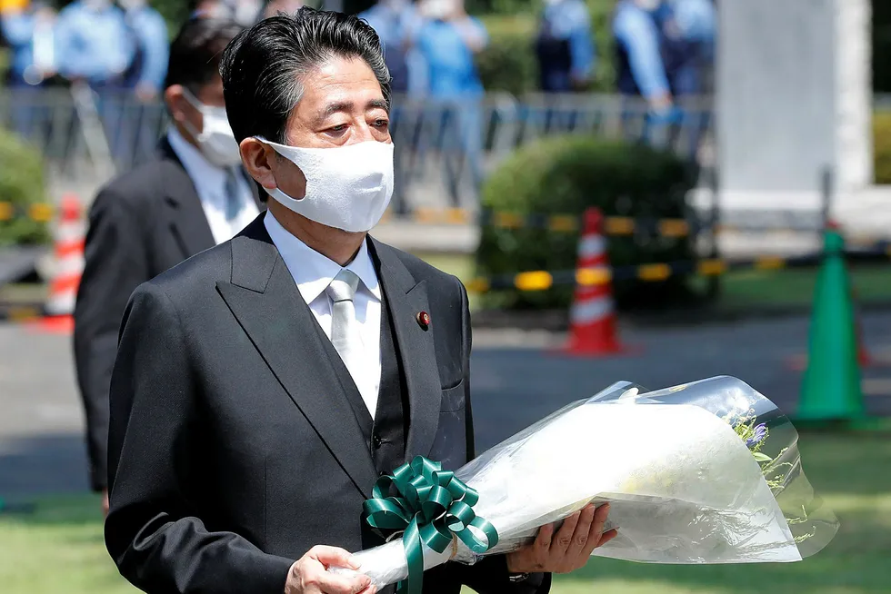 Japans statsminister Shinzo Abe markerte lørdag at det er gått 75 år siden landet kapitulerte etter å ha blitt utsatt for atomangrep mot slutten av annen verdenskrig.