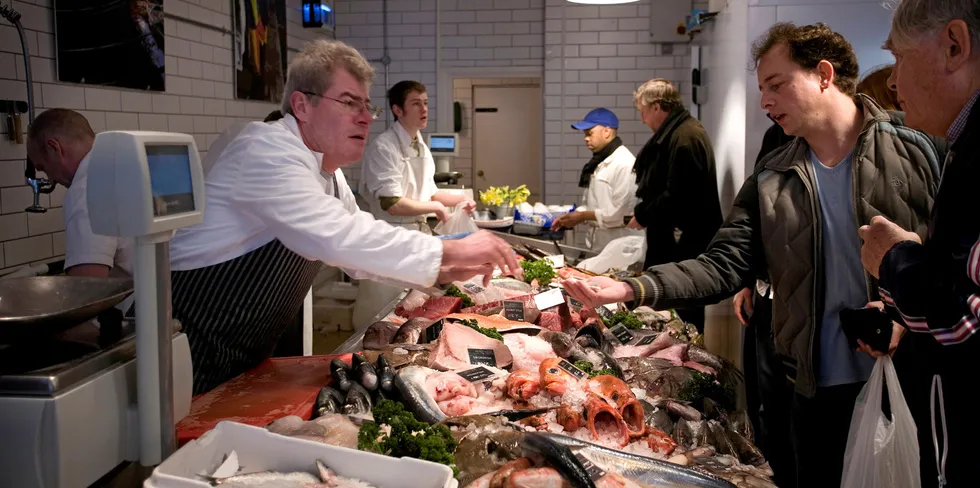 DIKT OM FISK: Henriette Skaar og Øystein Sandøy har skrevet et dikt for å få oss til å spise mer fisk.