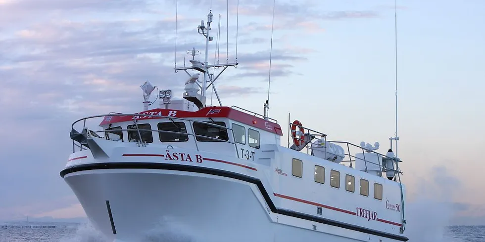 Sjarken "Åsta B" Produsert av Trefjar på Island 14.99 meter lang. Eier er Bjarni Sigurdsson i Eskøy AS.