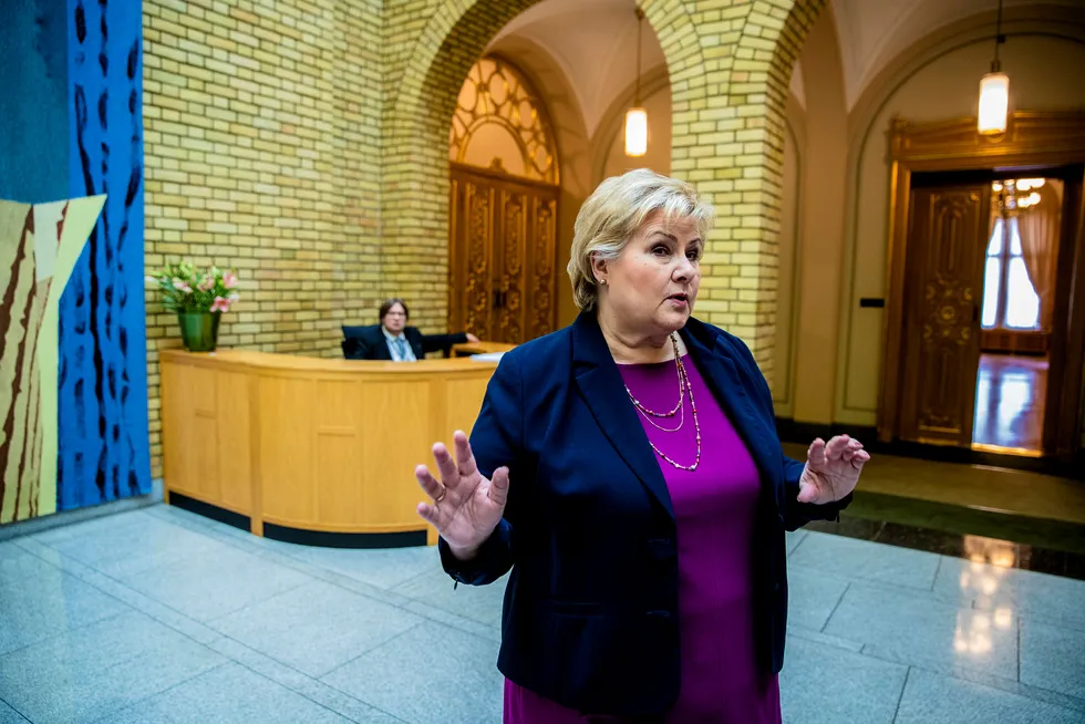 Statsminister Erna Solberg (H) må svare på om hun visste om PSTs ulovlige innhenting av data om norske flypassasjerer. Foto: Stian Lysberg Solum / NTB scanpix