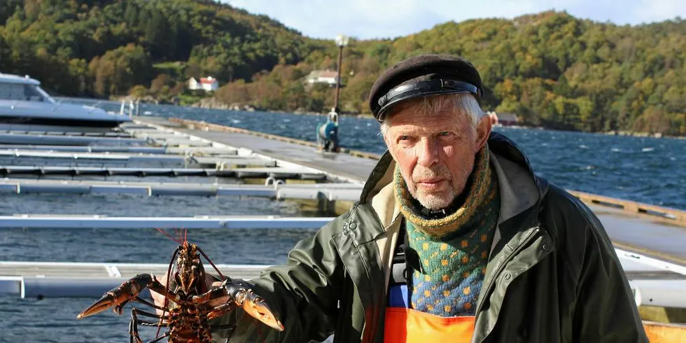 TRIVELIG MED FISKE: Jeg trives med hobbyfiske og er glad når det blir fangst. Da vet jeg at agnet virker, sier Tor Magnus Bekkerhus fra Lyngdal. Foto: Roy HarbakkFoto: Roy Harbakk