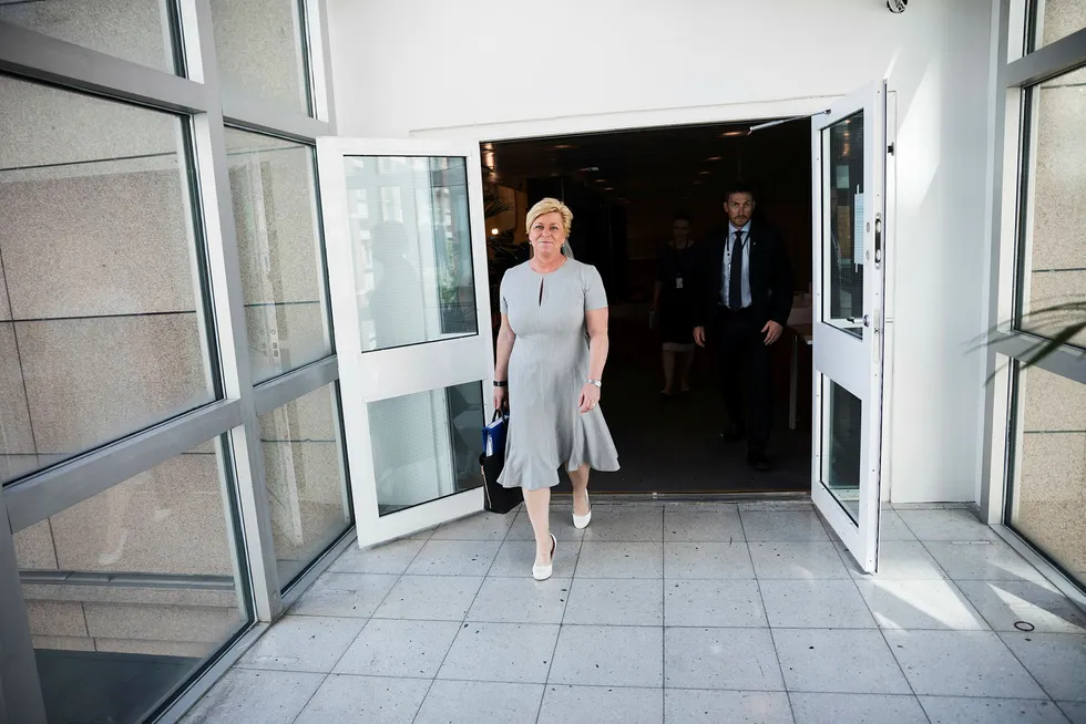 – Det gjenstår å se, sier finansminister Siv Jensen, som ikke vet om hun får maifri og kan dra på hytta. Foto: Per Thrana