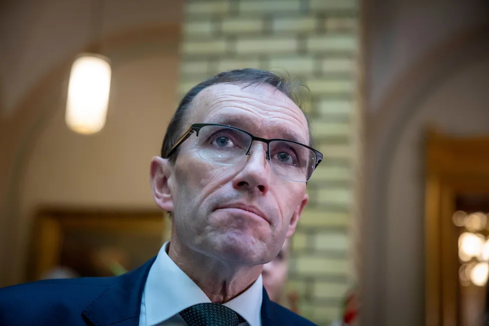 Klima- og miljøminister Espen Barth Eide kunne fredag fortelle at for første gang har Norge en plan for å kutte klimagassutslippene i ikke-kvotepliktig sektor med 50 prosent. Men for å komme i mål tyr regjeringen til kontroversielt grep.