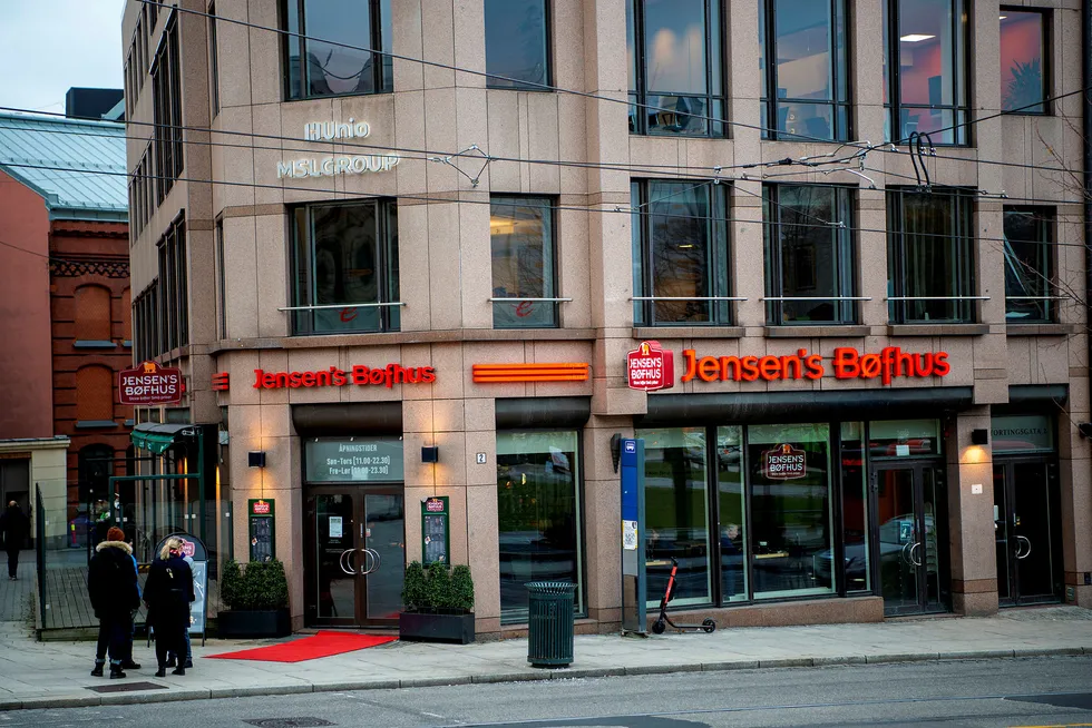 Det norske selskapet som drev Jensen's Bøfhus, er konkurs. Nå overtar danskene selv restauranten i Stortingsgata i Oslo.