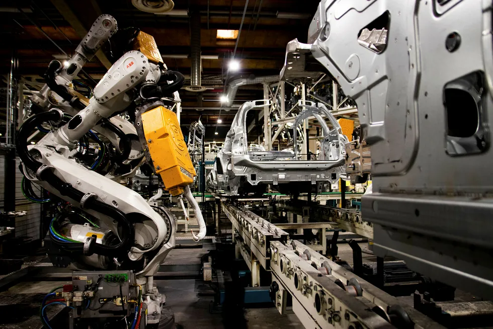 Ved Valmet Automotive jobber ti prosent av alle de industrielle robotene i hele Finland.