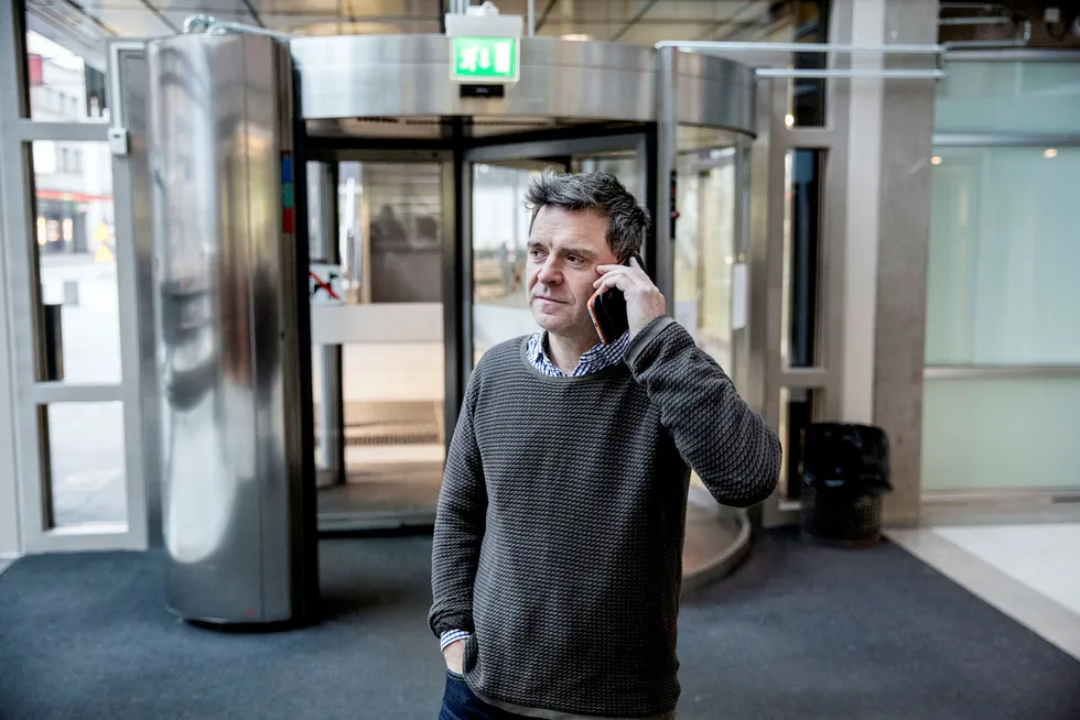 Sjefredaktør Espen Egil Hansen i Aftenposten frykter konsekvensene hvis det blir lagt strenge begrensninger på telefonsalg av avis- og magasinabonnement. Foto: Fredrik Bjerknes