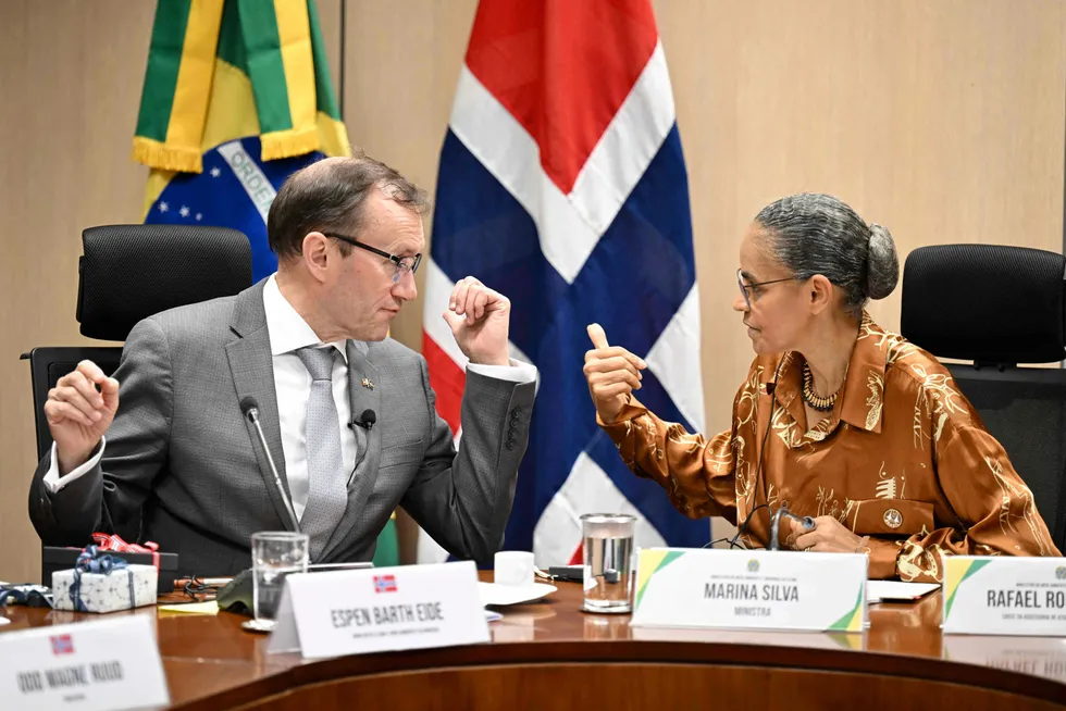 Brasil opprettet Amazonasfondet, og Norge ble største innskyter, skriver klima- og miljøminister Espen Barth Eide. Her er han med sin brasilianske kollega, Marina Silva, under et møte i Brasília nylig.