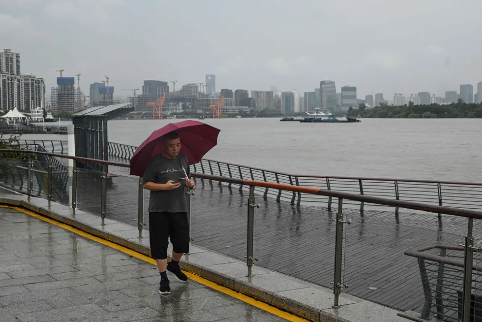 De mørke skyene forsvinner ikke over den kinesiske økonomien. Her fra Huangpu-elven i Shanghai i forrige uke.