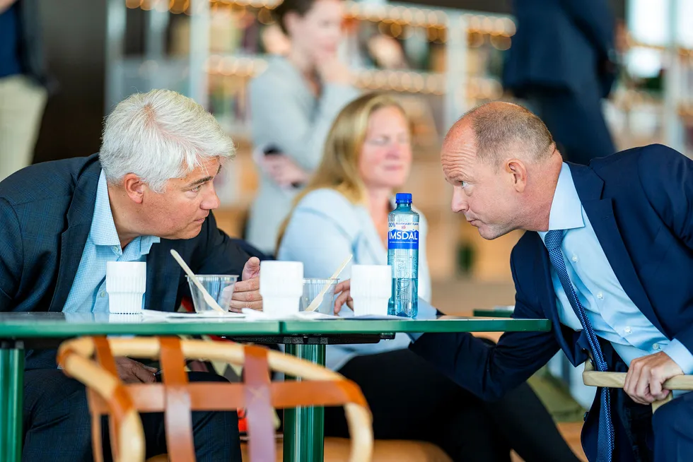 NHOs sjeføkonom Øystein Dørum (til venstre) og NHO-sjef Ole Erik Almlid var med da NHO lanserte «Neste Trekk – veikart for fremtidens næringsliv» på Deichman i Bjørvika i Oslo.