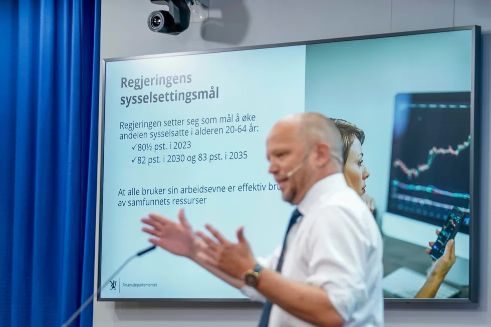 Finansminister Trygve Slagsvold Vedum (Sp) presenterte Perspektivmeldingen 2024 fredag 9. august.