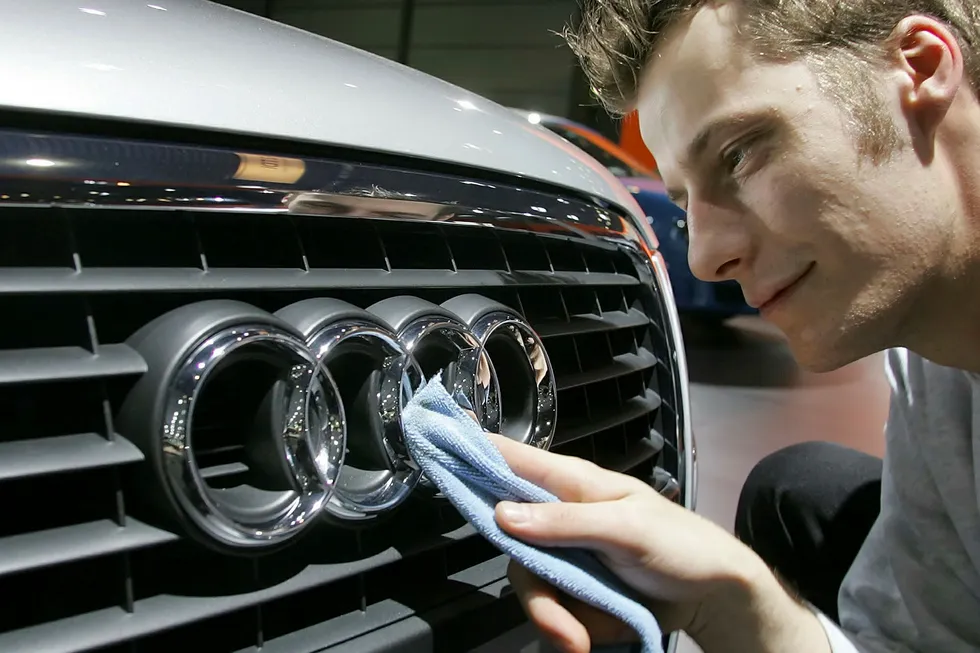 Luksusbiler som Audi A7 og A8 blir utpekt av tyske myndigheter for å ha fått installert jukseprogramvare. Foto: AP Photo/Eckehard Schulz