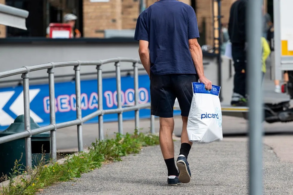 Handelsvolumet har falt i både juli og august, etter en uventet oppgang i juni.