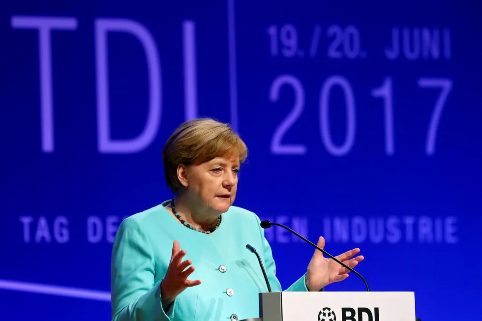 Tysklands forbundskansler Angela Merkel er positiv til forslaget om å innføre et felles budsjett i eurosonen om forholdene ligger til rette for det. Foto: HANNIBAL HANSCHKE/Reuters/NTB Scanpix