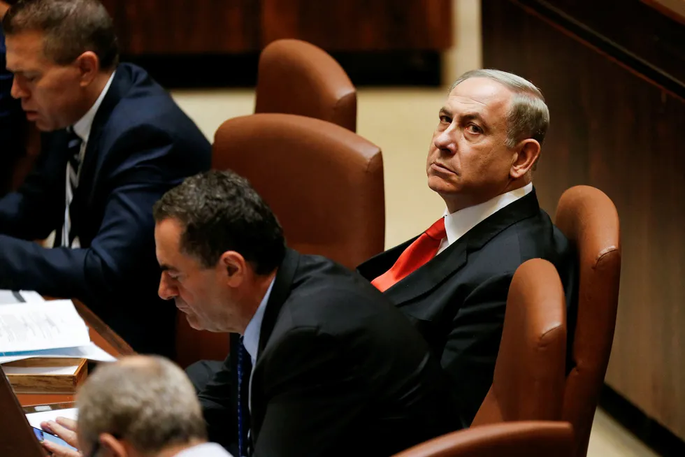 Israels statsminister Benjamin Netanyahu ber statsrådene i regjeringen slutte å kommentere amerikanernes valg av Donald Trump, og Trumps medarbeidere ber israelske høyrepolitikere om å tone ned jubelen. Foto: Reuters / NTB scanpix